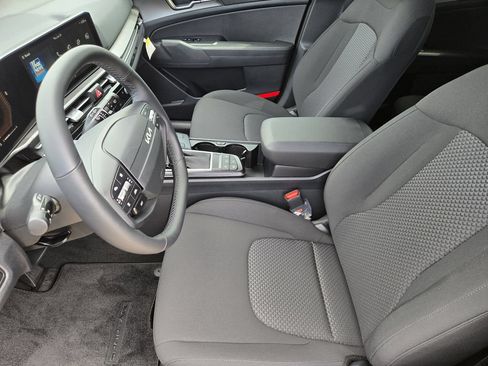New 2026 Kia Sportage LX FWD image 9