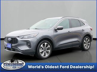 Used 2024 Ford Escape Platinum video 1