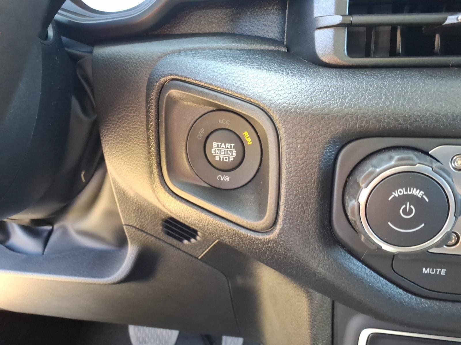 New 2026 Jeep Gladiator Sport AWD/4WD image 24