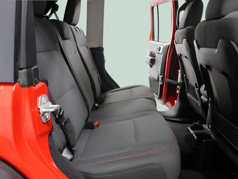 Used 2026 Jeep Wrangler Unlimited Rubicon AWD/4WD image 29