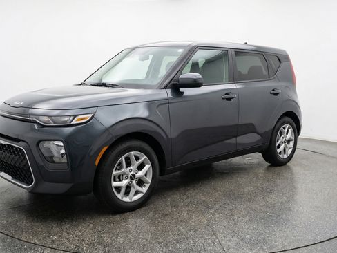 Used 2025 Kia Soul LX w/ LX Technology Package image 3