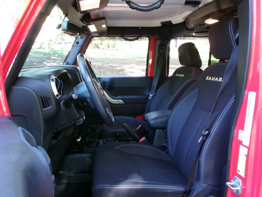 Used 2013 Jeep Wrangler Unlimited Sahara w/ Mopar Chrome Edition Group AWD/4WD image 11