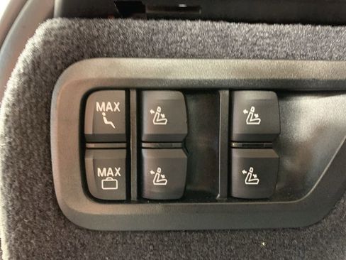 Used 2024 BMW X7 xDrive40i w/ Premium Package image 14