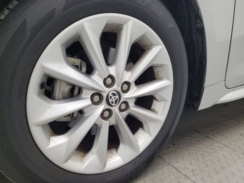 Used 2022 Toyota Corolla LE w/ LE Convenience Package image 31