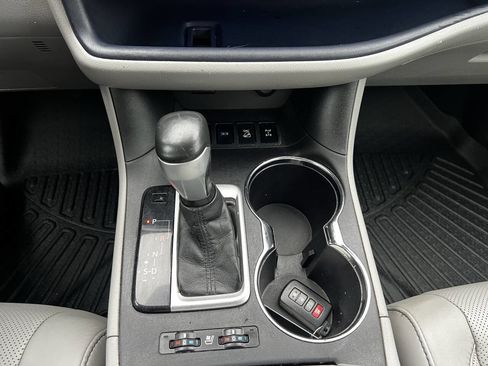 Used 2016 Toyota Highlander Limited Platinum image 26