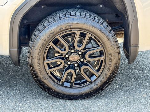 Used 2021 GMC Sierra 1500 Elevation w/ LPO, Elevation Black Package AWD/4WD image 17