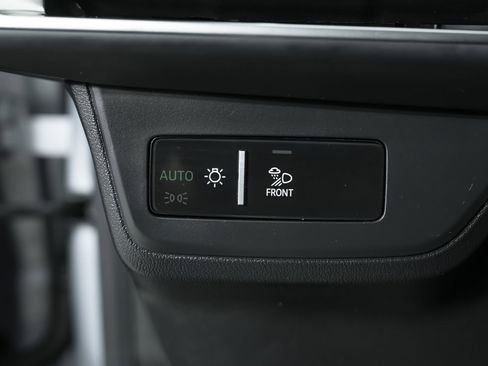 Used 2022 Audi e-tron GT Prestige image 32