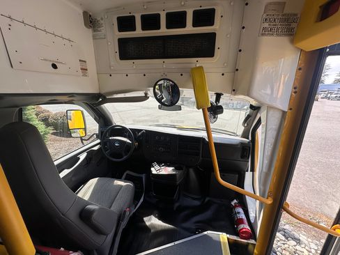 Used 2014 Chevrolet Express 3500 RWD image 11