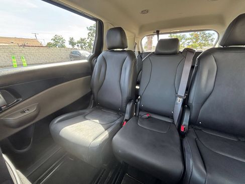 Used 2026 Kia Carnival FWD image 41