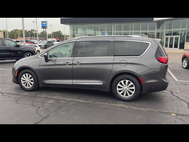 Used 2018 Chrysler Pacifica Touring-L Plus FWD image 6