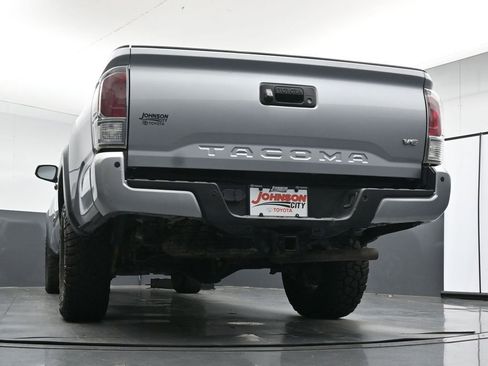 Used 2022 Toyota Tacoma TRD Off-Road w/ Technology Package AWD/4WD image 33