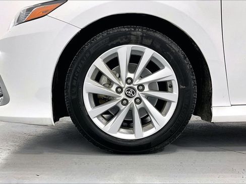 Used 2022 Toyota Camry LE image 11