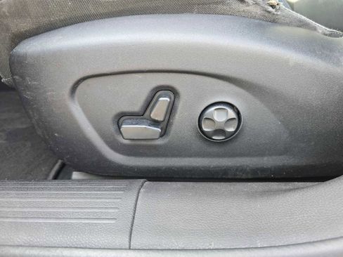 Used 2016 Chrysler 200 S FWD image 23