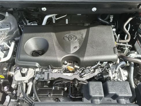 Used 2022 Toyota RAV4 XLE FWD image 12