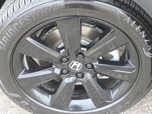 Used 2025 Honda Pilot Black Edition image 11