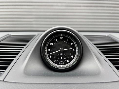 Certified 2025 Porsche Macan image 18