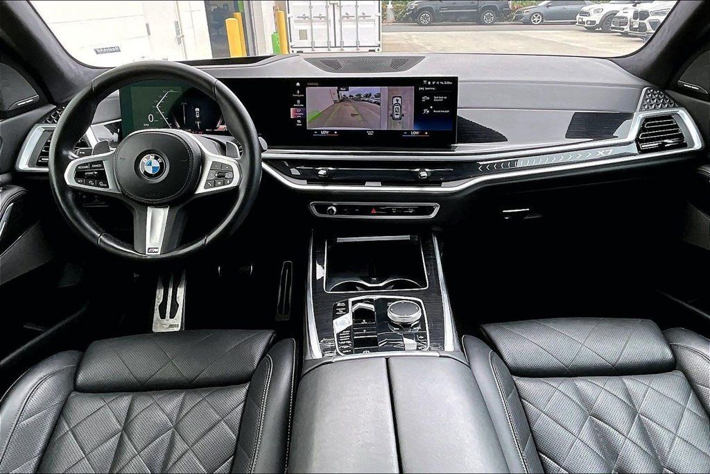 Used 2023 BMW X7 xDrive40i w/ M Sport Package AWD/4WD image 16