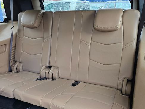 Used 2018 Cadillac Escalade Platinum image 18