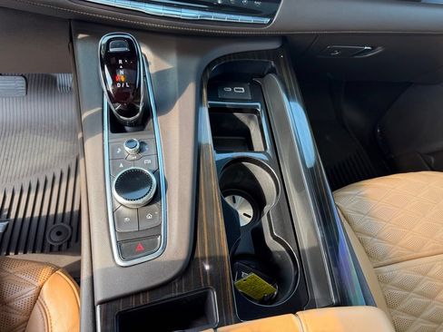 Used 2024 Cadillac Escalade Premium Luxury AWD/4WD image 39