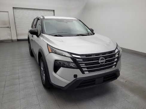 Used 2024 Nissan Rogue S AWD/4WD image 14