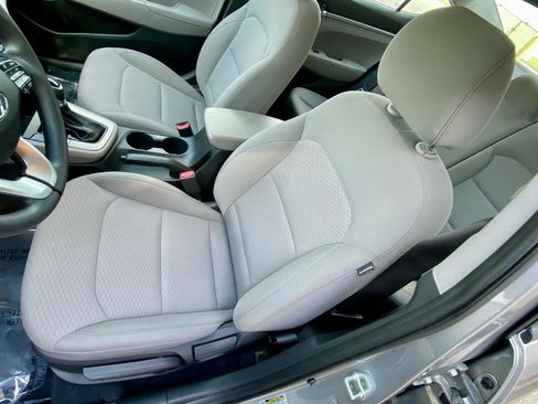 Used 2020 Hyundai Elantra SE FWD image 21