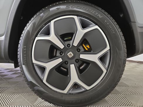 Used 2024 Rivian R1S Adventure Quad AWD/4WD image 10