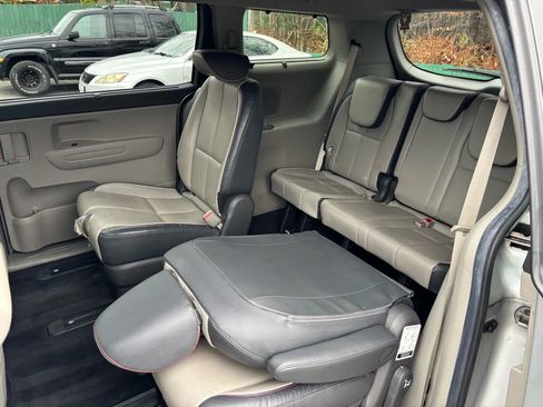 Used 2017 Kia Sedona LX w/ LX Essentials Premium Package image 22