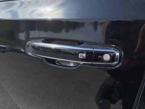 Used 2023 GMC Yukon Denali AWD/4WD image 22