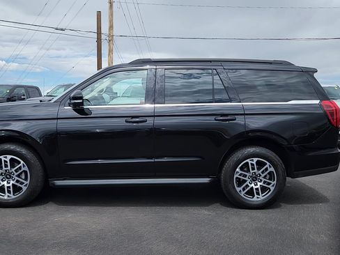Certified 2025 Ford Expedition Active AWD/4WD image 3