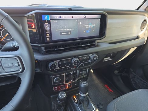 Used 2025 Jeep Wrangler Unlimited Sport AWD/4WD image 6