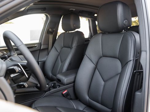 Certified 2026 Porsche Macan image 5