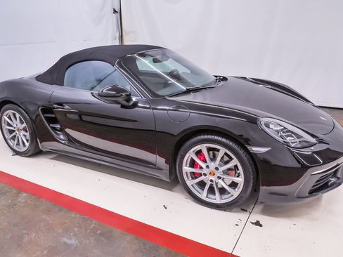 Used 2018 Porsche 718 Boxster S image 8