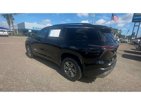 Used 2025 Chevrolet Traverse LT FWD image 4