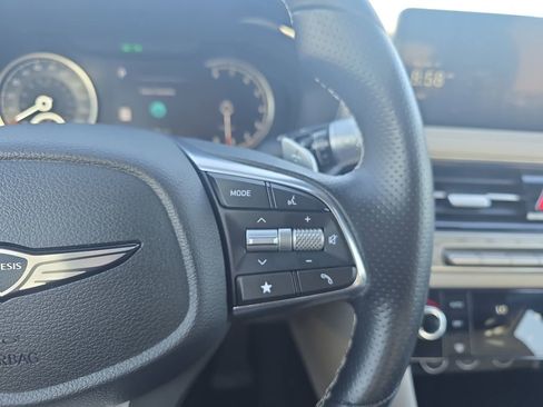 Used 2025 Genesis G70 2.5T RWD image 18