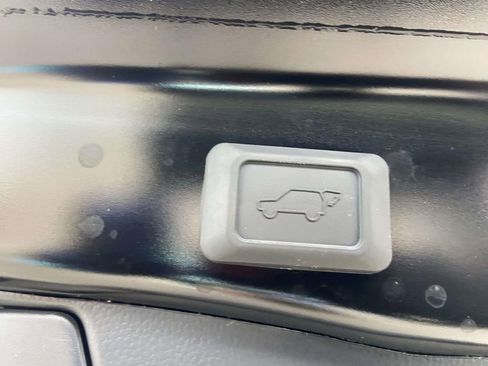 Used 2025 Toyota RAV4 XLE w/ Convenience Package image 11