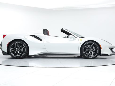 Certified 2020 Ferrari 488 Pista Spider image 10