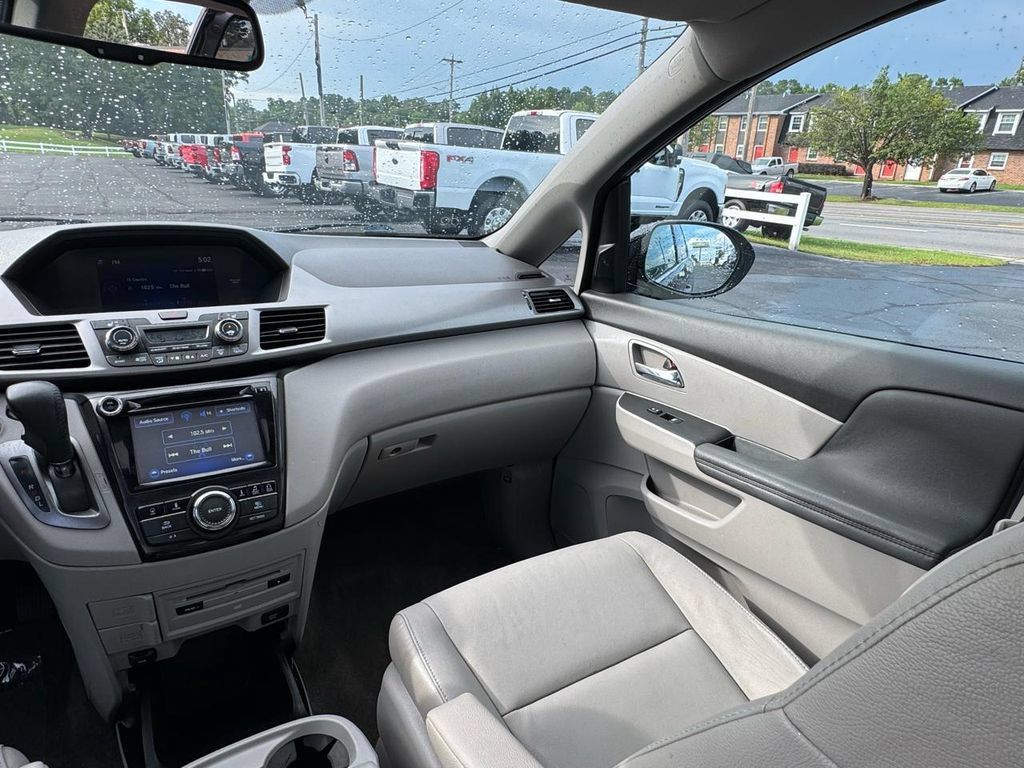 Used 2016 Honda Odyssey Touring image 25
