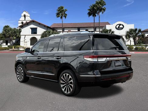 Used 2023 Lincoln Navigator Reserve AWD/4WD image 4