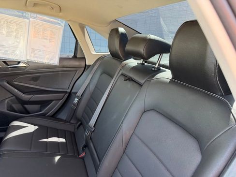 Used 2024 Volkswagen Jetta SE FWD image 19