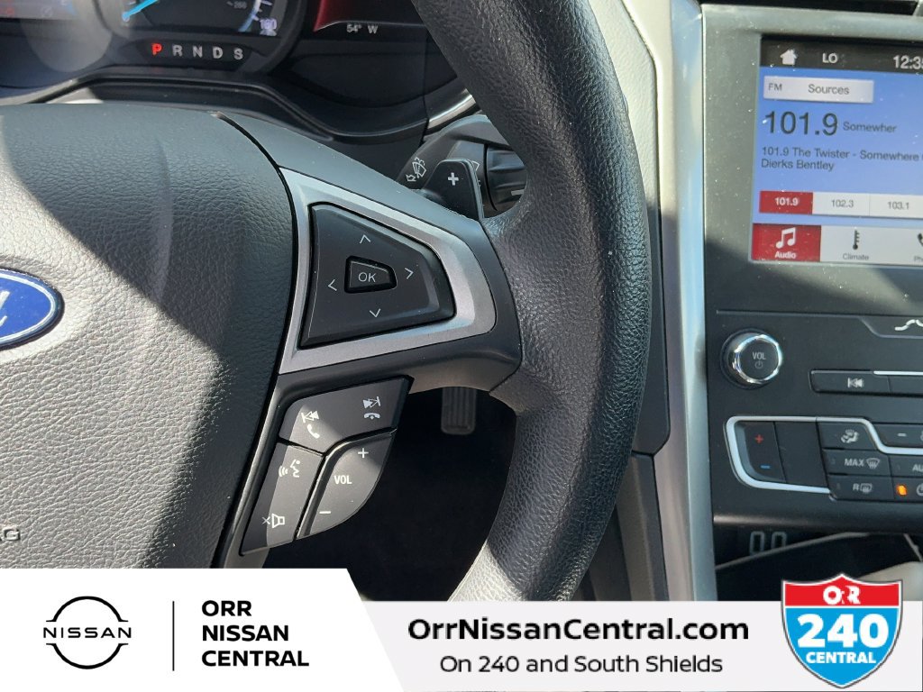 Used 2019 Ford Fusion SE FWD image 19