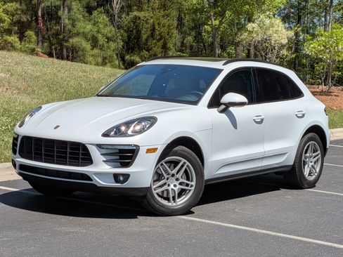 Certified 2018 Porsche Macan image 1