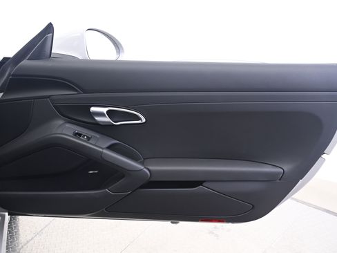 Certified 2025 Porsche 718 Cayman RWD image 17