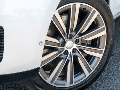 New 2025 Land Rover Range Rover Autobiography image 9