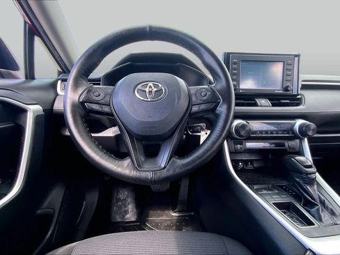 Used 2021 Toyota RAV4 LE FWD image 6