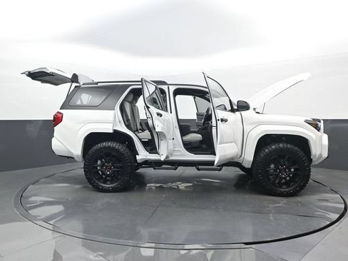 New 2026 Toyota 4Runner SR5 AWD/4WD image 31