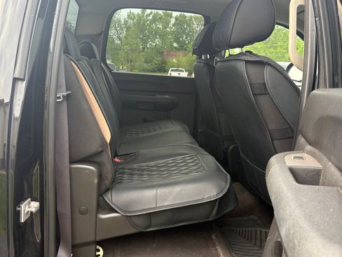 Used 2011 Chevrolet Silverado 2500 LT w/ Interior Plus Package AWD/4WD image 12