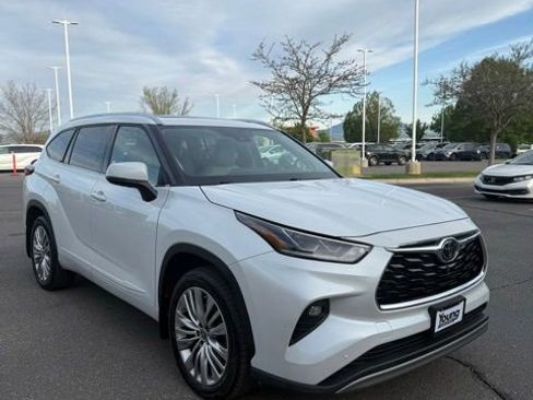 Used 2022 Toyota Highlander Platinum AWD/4WD image 4