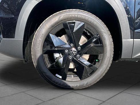 New 2026 Volkswagen Taos SE FWD image 11