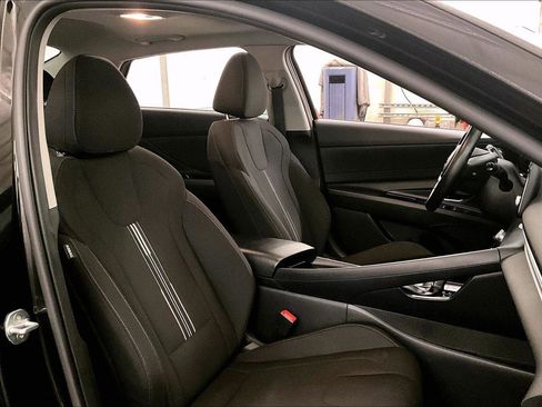 Used 2021 Hyundai Elantra SEL w/ Convenience + Premium Package image 7