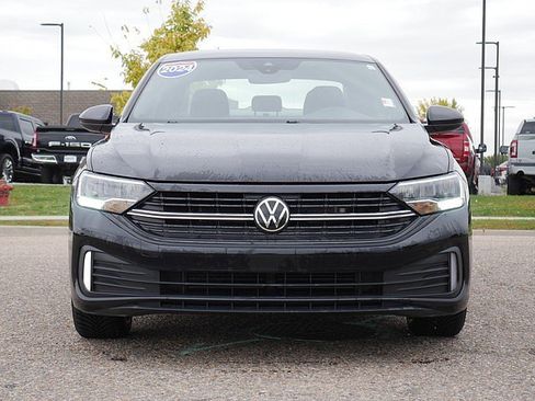 Used 2024 Volkswagen Jetta Sport image 8